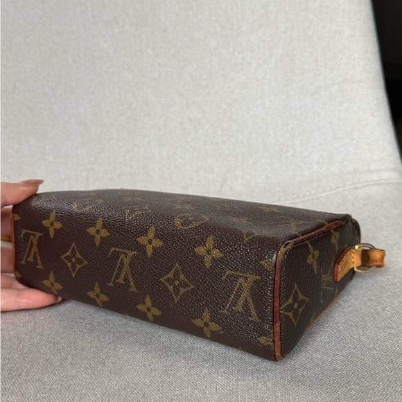 Louis Vuitton Brown Recital Pochette Bag - Picture 6 of 10